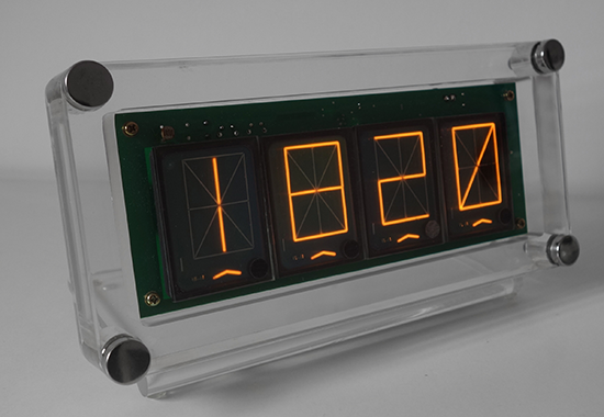 14 Segment Panaplex Uhr und "vier Buchstaben Wort Generator" mit 40 mm Zeichenhhe (ZM1350)